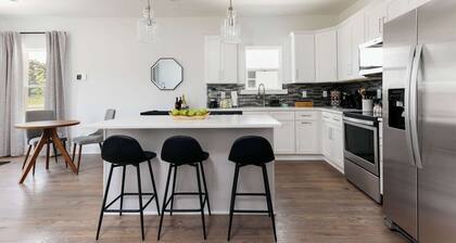 Modern 4BR Retreat for 12, Near Downtown Nash!