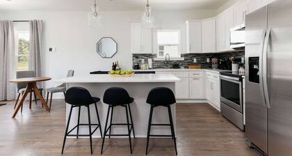 Modern 4BR Retreat for 12, Near Downtown Nash!