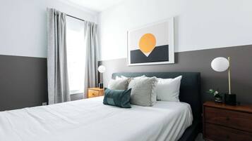 4 habitaciones, escritorio, tabla de planchar con plancha y wifi