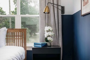 4 slaapkamers, een bureau, een strijkplank/strijkijzer, wifi