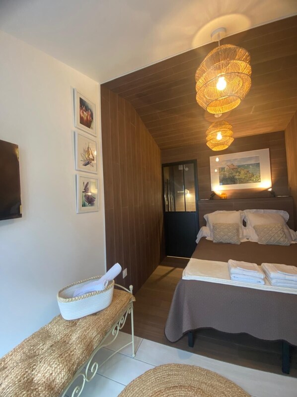 1 bedroom, WiFi, bed sheets