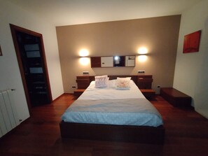 5 室のベッドルーム、アイロン / アイロン台、WiFi
