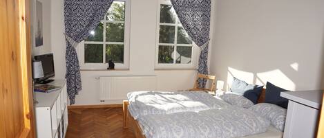 2 bedrooms, iron/ironing board, travel cot, free WiFi