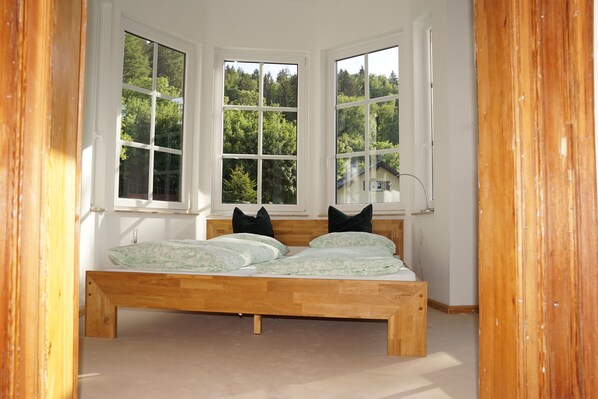 2 bedrooms, iron/ironing board, travel cot, free WiFi