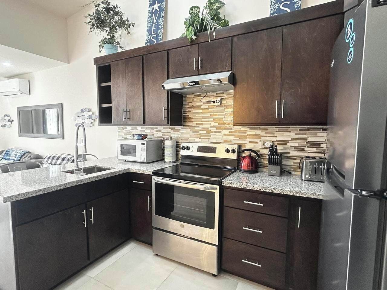 Fridge, microwave, oven, stovetop