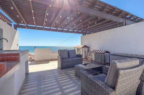 Buenos Aires Villa 6 | Ocean-View Pool, Rooftop BBQ & Steps to the Beach