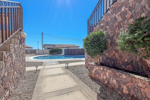 Unclassified image, 5 of 32, button