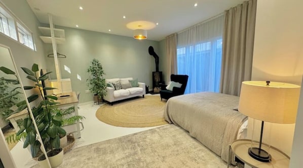 1 habitación, tabla de planchar con plancha, wifi y ropa de cama
