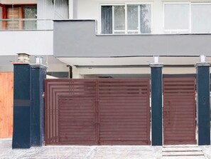 ハウス | フロント