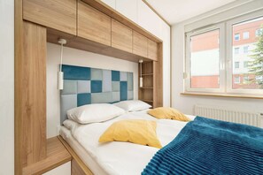 2 camere, una scrivania, ferro/asse da stiro, culla da viaggio