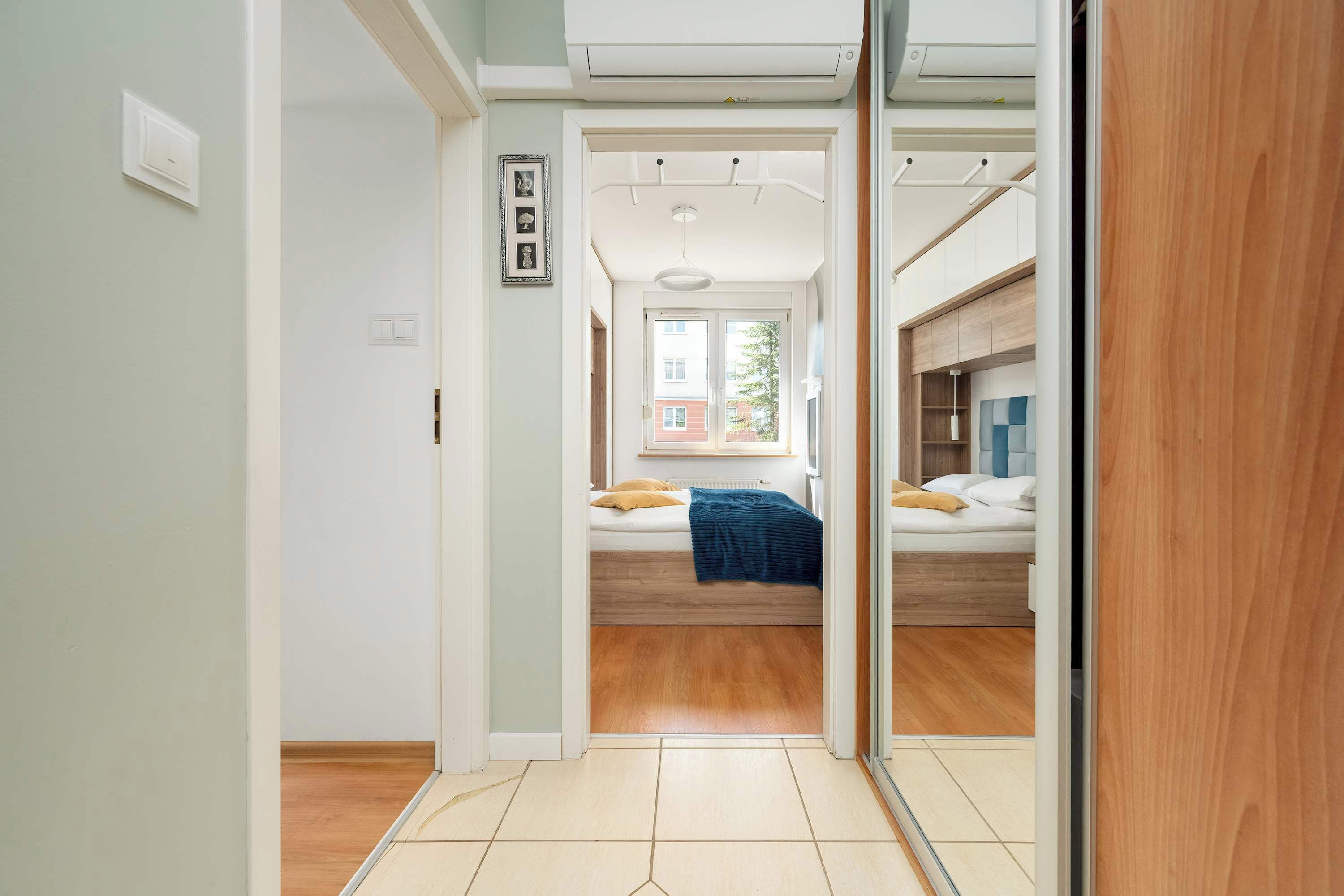 2 Schlafzimmer, Schreibtisch, Bügeleisen/Bügelbrett, Reisekinderbett