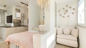 Desk, iron/ironing board, travel crib, WiFi