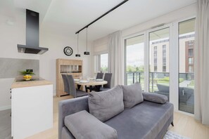 TV, offices - Jagiellońska 75 | Warszawa |  Spacious Apartament | Parking&AC (Warszawa)