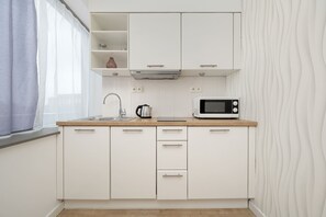Fridge, microwave, stovetop, dishwasher