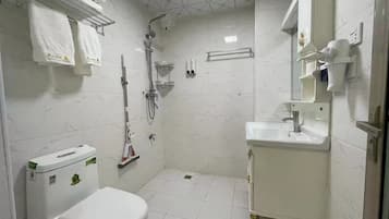 Bruser, hårtørrer, håndklæder, Shampoo