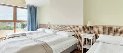1 chambre, fer et planche à repasser, lit de bébé portatif, Wi-Fi