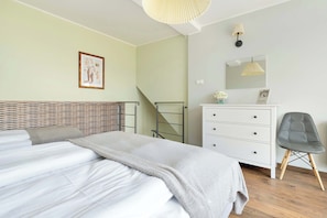 1 chambre, fer et planche à repasser, lit parapluie, Wi-Fi