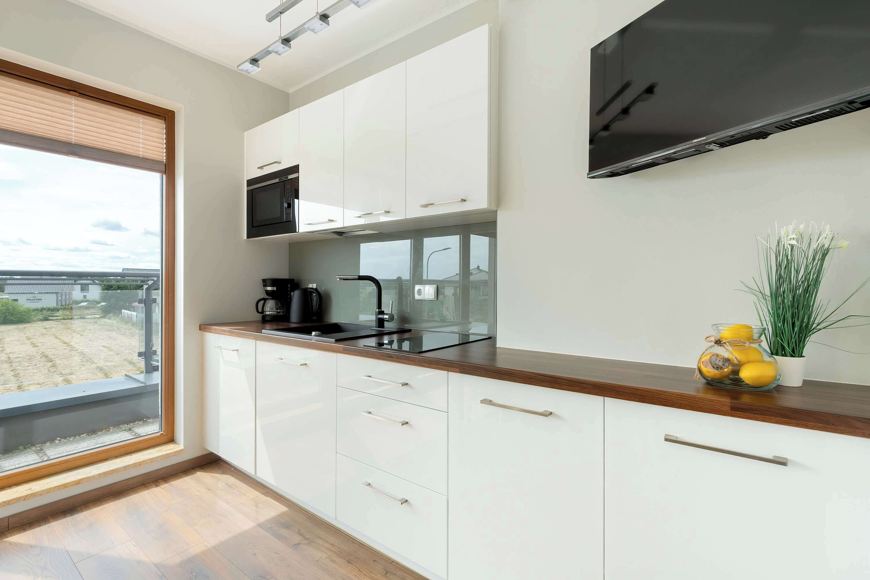 Fridge, stovetop, coffee/tea maker, electric kettle