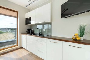 Fridge, stovetop, coffee/tea maker, electric kettle - Bright Apartment in Puck | Close to the Sea, Balcony (Puck)