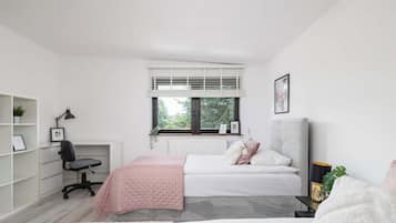 2 bedrooms, desk, iron/ironing board, travel crib