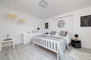 2 bedrooms, desk, iron/ironing board, travel cot