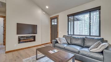 Cottage (2 Bedrooms) | Front of property