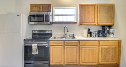 < 1 Mi to Main St: Quiet Home w/ Yard in Stockdale