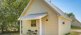 < 1 Mi to Main St: Quiet Home w/ Yard in Stockdale