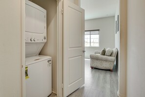 Interior - Cozy Desert Sanctuary 9 Mi to Mojave Narrows Park! (Victorville)