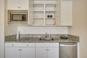 Apartment (1 Bedroom) | Interior - Cozy Desert Sanctuary 9 Mi to Mojave Narrows Park! (Victorville)