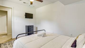 House (5 Bedrooms) | Interior