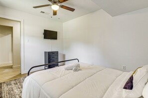 House (5 Bedrooms) | Interior