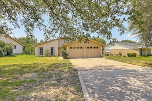House (5 Bedrooms) | Interior - 3 Mi to Dtwn! Group-friendly Getaway in Temple (Temple)