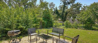 Group-friendly Getaway w/ Fenced Yard in Temple!