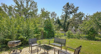 Group-friendly Getaway w/ Fenced Yard in Temple!
