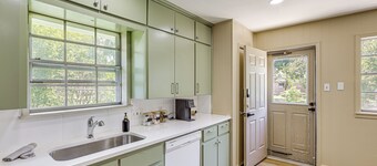 3 Mi to Dtwn! Group-friendly Getaway in Temple