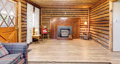 Watefront Getaway w/ Mtn Views & Dock in Clearlake