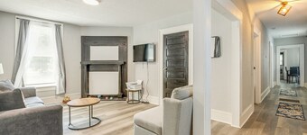 < 1 Mi to Everbank Stadium: Retreat w/ Yard!