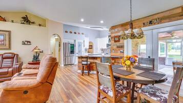 House (3 Bedrooms) | Interior