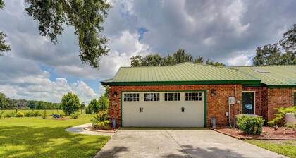 Welcoming Home w/ Yard on 20 Acres in High Springs