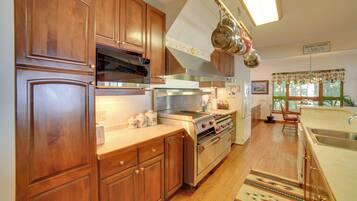 Rumah (5 Bedrooms) | Interior