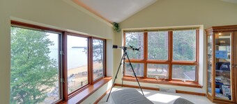 Lakefront Lookout! Private Sand Beach on Superior
