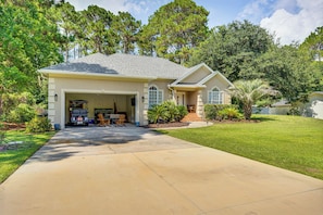 Interior - 30A Poolside Oasis: 2 Mi to Beach & Boat Access (Santa Rosa Beach)