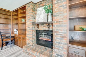 Interior - 12 Mi to Mississinewa Lake: Peaceful Retreat (Kokomo)