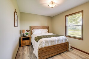 Interior - 12 Mi to Mississinewa Lake: Peaceful Retreat (Kokomo)