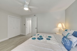 Interior - 3 Mi to Siesta Key Beach: Condo w/ Heated Pool! (Sarasota)