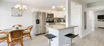 3 Mi to Siesta Key Beach: Condo w/ Heated Pool!