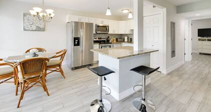 3 Mi to Siesta Key Beach: Condo w/ Heated Pool!