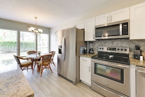 Interior - 3 Mi to Siesta Key Beach: Condo w/ Heated Pool! (Sarasota)