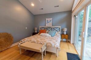 5 bedrooms, iron/ironing board, free WiFi, bed sheets